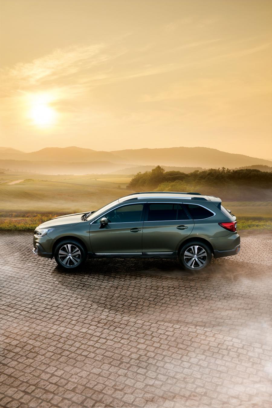  Subaru Legacy Outback 2017 года  (фото 3 из 9)